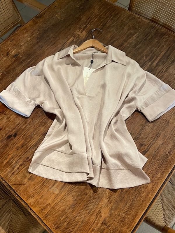 Summum Shiny top med v-hals, beige